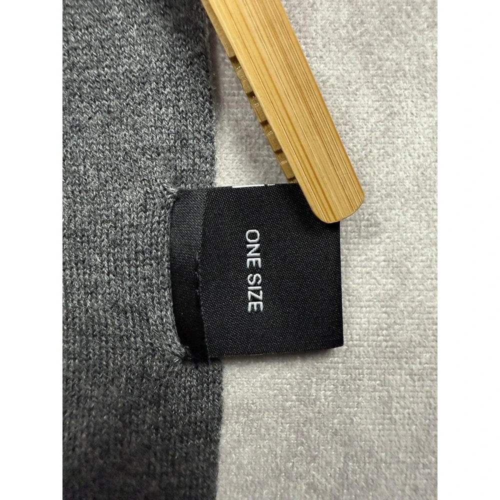 BOSS Hugo Boss Scarf Mens‎ One Size Gray Knit Logo Patch Classic Winter